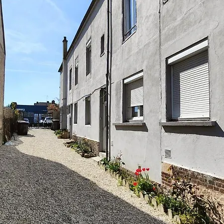 Ideal Pro/solo/couple*wifi*proche Commerces Apartment *